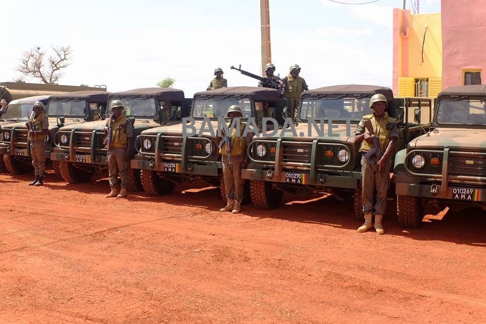 equipement-militaire-armee-malienne-soldat-voiture-vehicule-materiel-engin-garde-corps-securite-embuscade-troupe-fama.