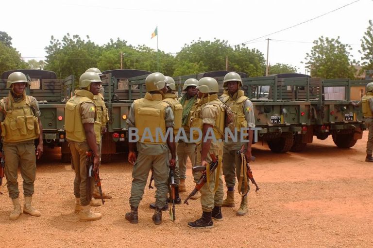 equipement-militaire-armee-malienne-soldat-voiture-vehicule-materiel-garde-corps-securite-embuscade-troupe-fama-768x512
