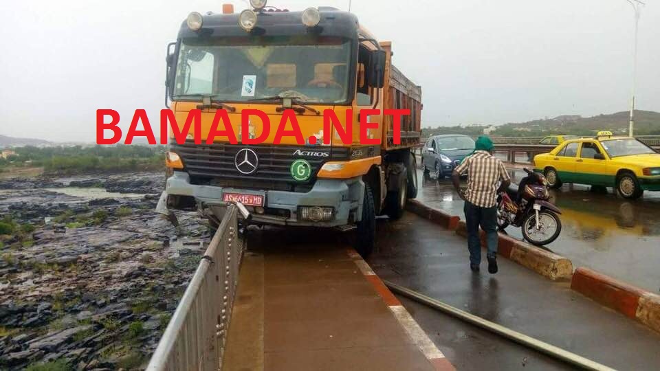 pont-missabougou-accident-vehicule-voiture-pluie-fleuve-niger