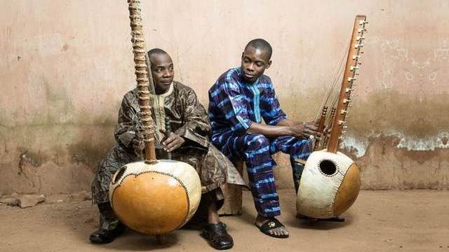 toumani-diabate-kora-artiste-mucienne-chanteur-fils-sidiki-diabate