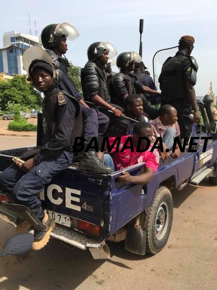 brigade-anti-criminalite-mali-bac-police-malienne-patrouille-voleur-arrete