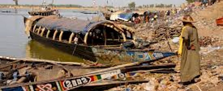 paort-fleuve-niger-bateau-pirogue-pinasse-ville-mopte-peulh-macina