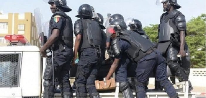 police_senegal-696x392-702x336