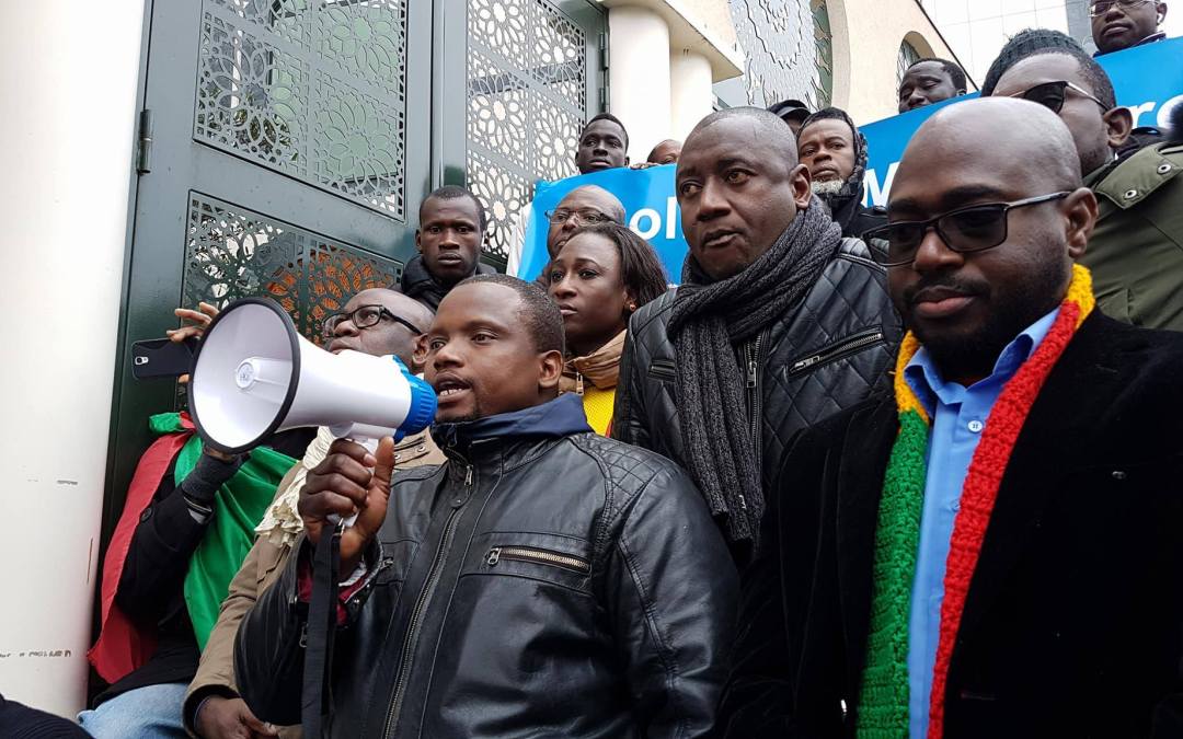 tapa-konte-mouvement-collectif-mains-propres-diaspora-immigre-malien-manifestation-consulat-ambassade-france-mali