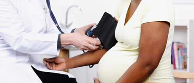 0000-pregnant-woman-with-doctor