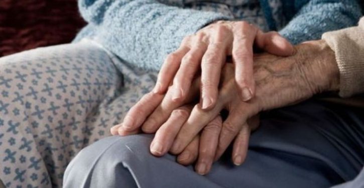 Cet-homme-âgé-de-99-ans-divorce-de-sa-femme-car-il-découvre-qu’elle-l’à-trompé-il-y-70-ans-725x375