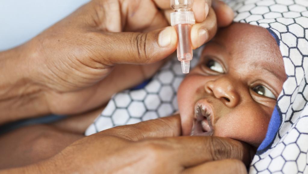 vaccination-enfant-dose-vaccin-virus-polio