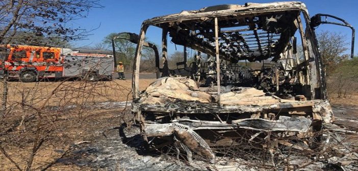 incendie-bus-zimbabwe-702x336