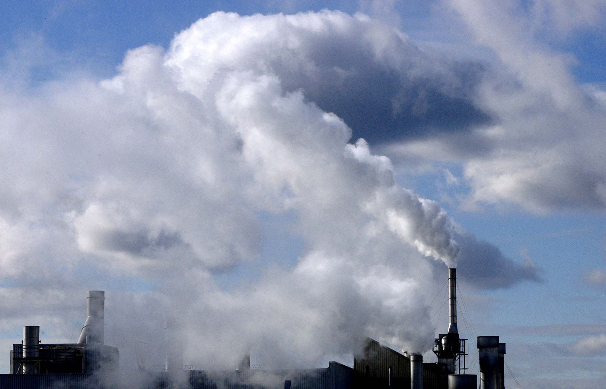 GAZ-ORGANIQUE-POLLUTION-AIR-CIEL-FUMEE-CARBONE