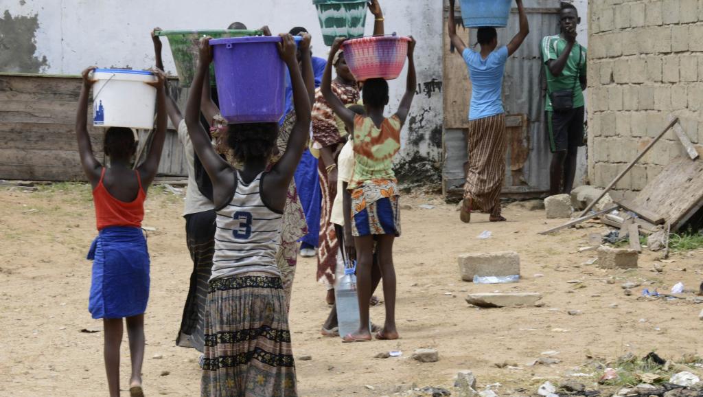 2013-09-27T153233Z_2008263830_GM1E99R1S0X01_RTRMADP_3_SENEGAL-WATER_0