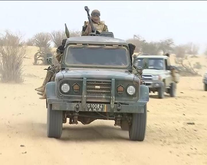 armee-malienne-fama-soldat-militaire-patrouille-nord-desert-kidal-azawad