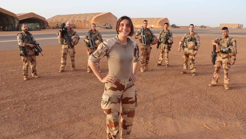 estelle-capitaine-armee-francaise-femme-militaire-soldat-barkhane-serval-sahel-nord-mali-gao-base-camp-tropue-arrive