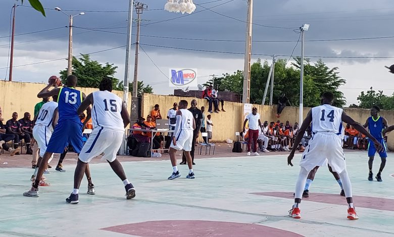 Le match d’ouverture a opposé le centre Bintou Dembélé de Koulikoro à l’équipe de Kayes qui s’est soldée par la victoire de Koulikoro d’un score de 70 à 35 buts.